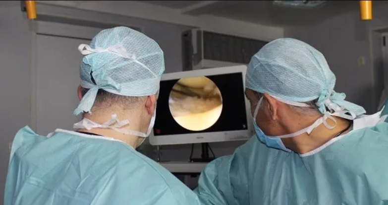 Dr. Vladan Stevanović trains and educates orthopedists from all over the world